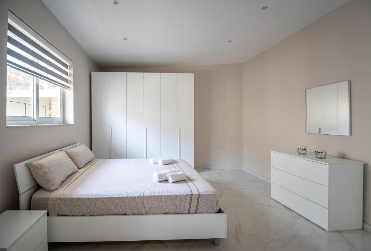 2 Bedroom In Apartment *